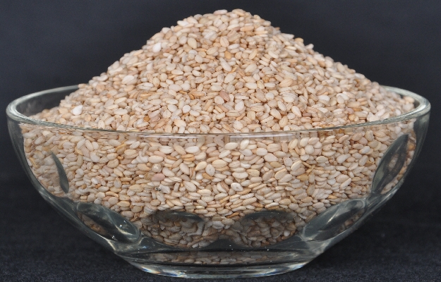 Natural White Sesame Seeds Manufacturer Exporter India